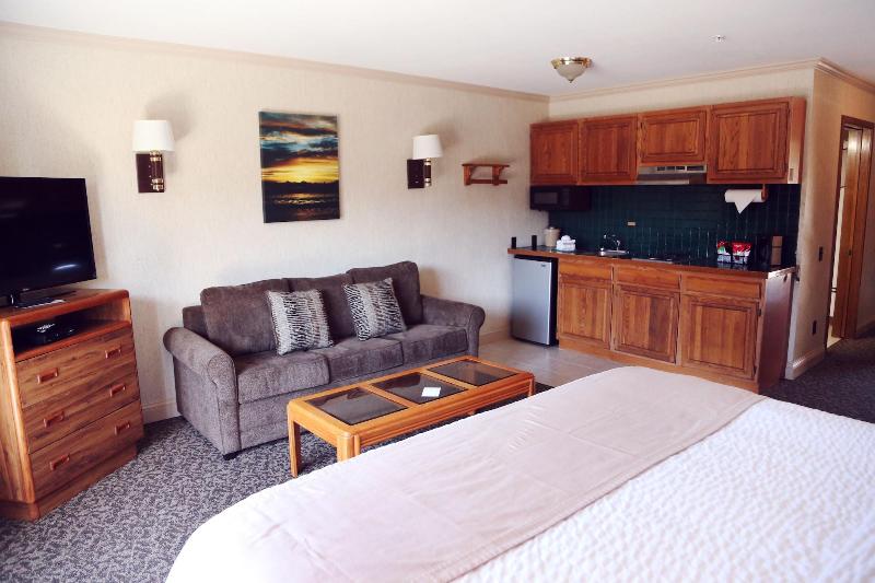 Coachman Inn & Suites image