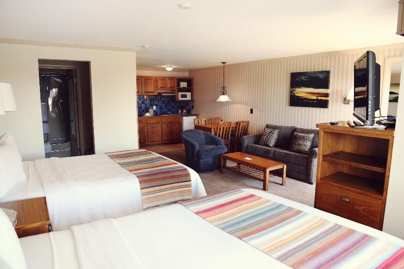 Coachman Inn & Suites image