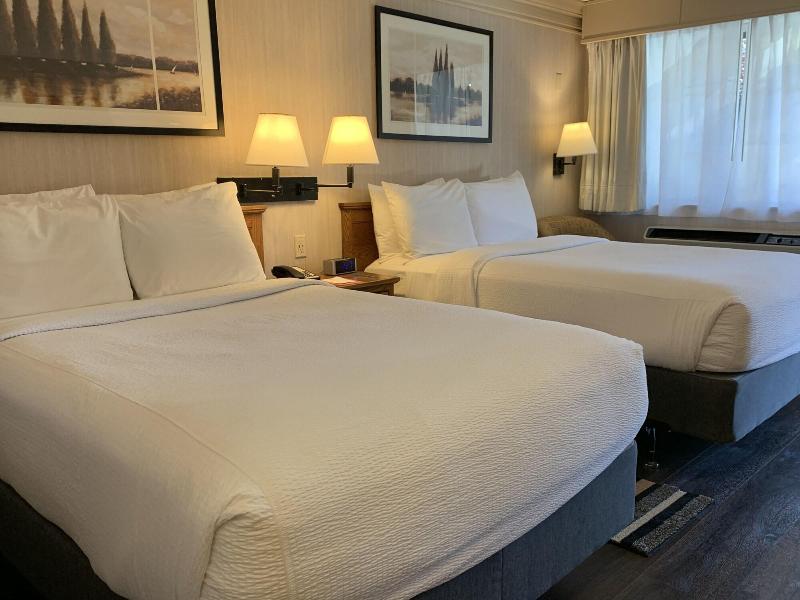 Coachman Inn & Suites image
