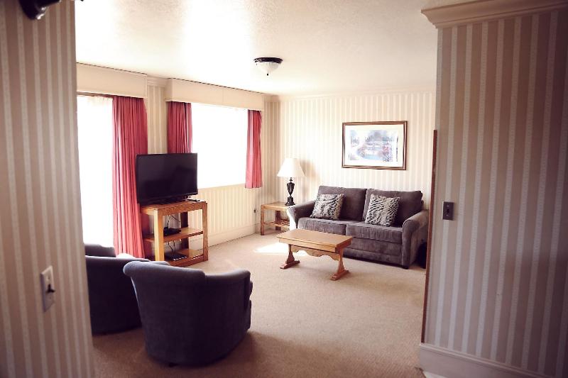 Coachman Inn & Suites image