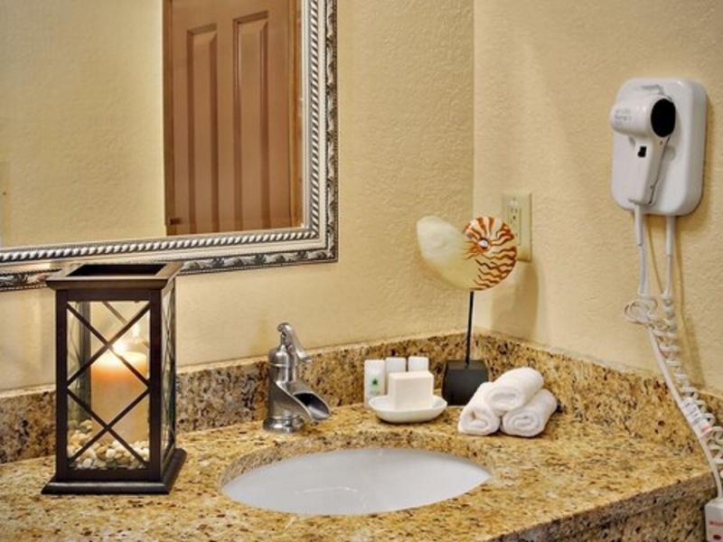 Coachman Inn & Suites image