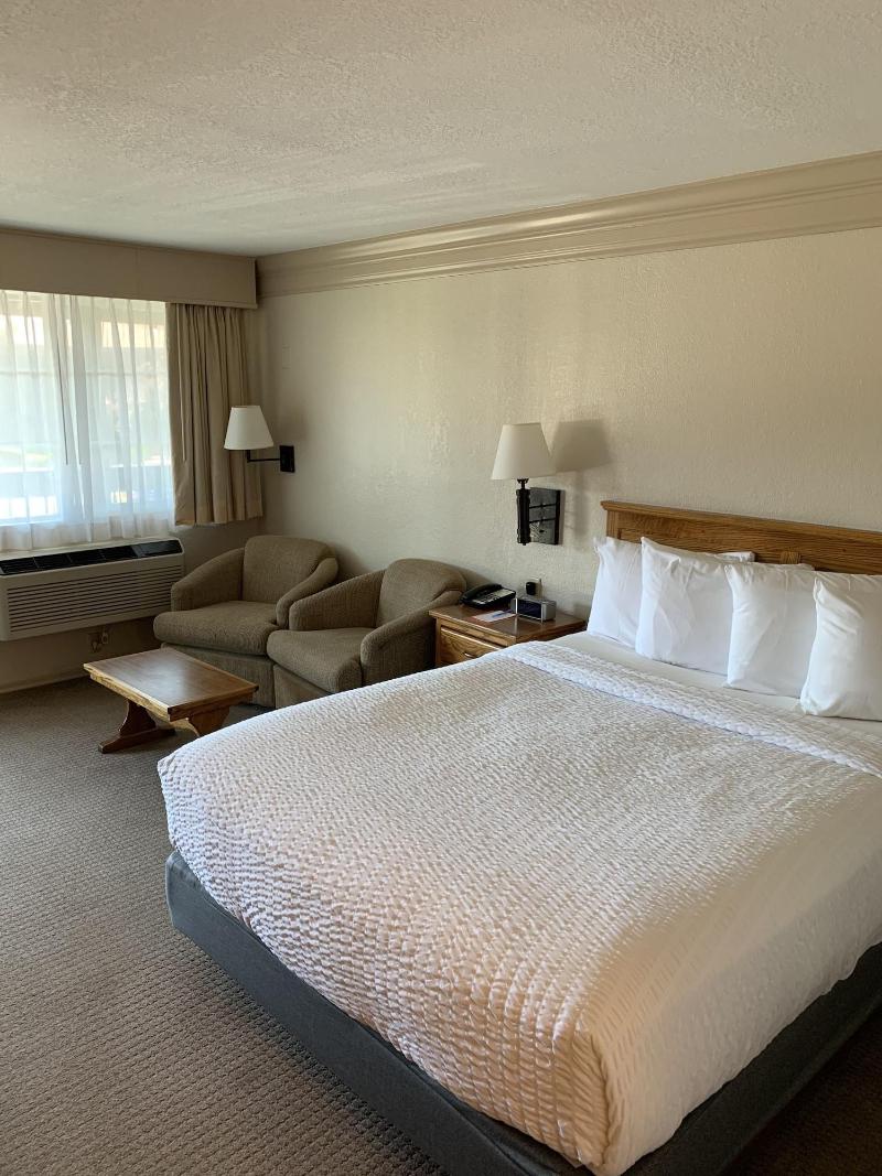Coachman Inn & Suites image