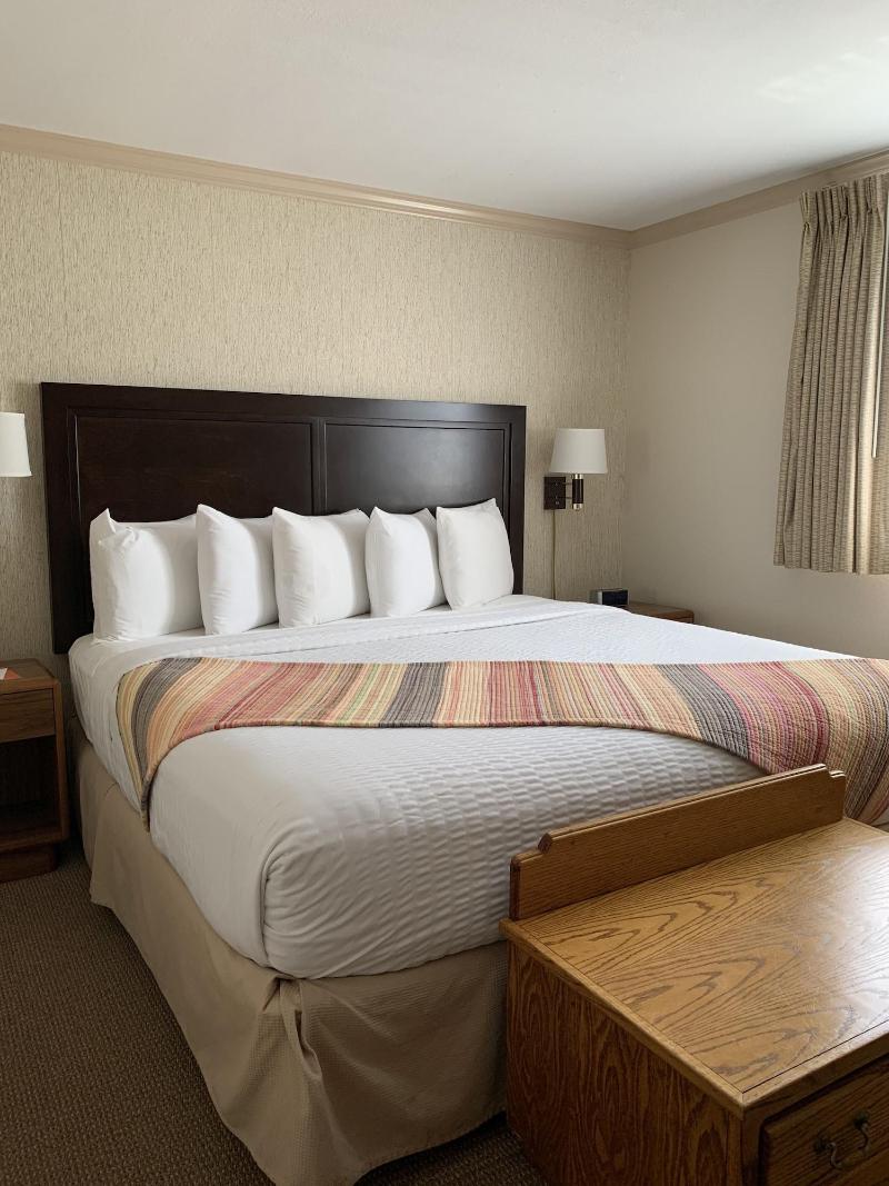Coachman Inn & Suites image