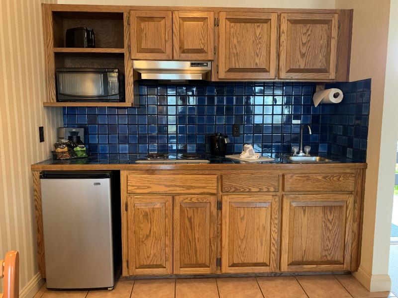 Coachman Inn & Suites image