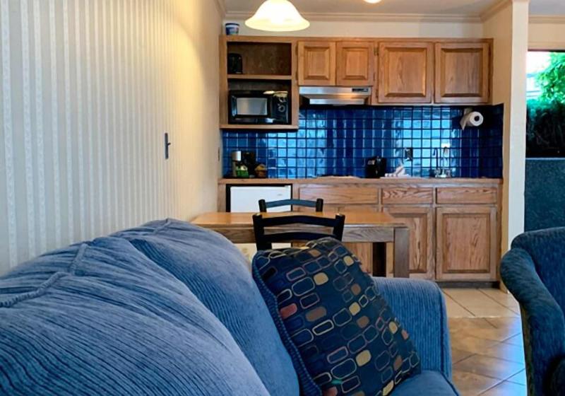 Coachman Inn & Suites image