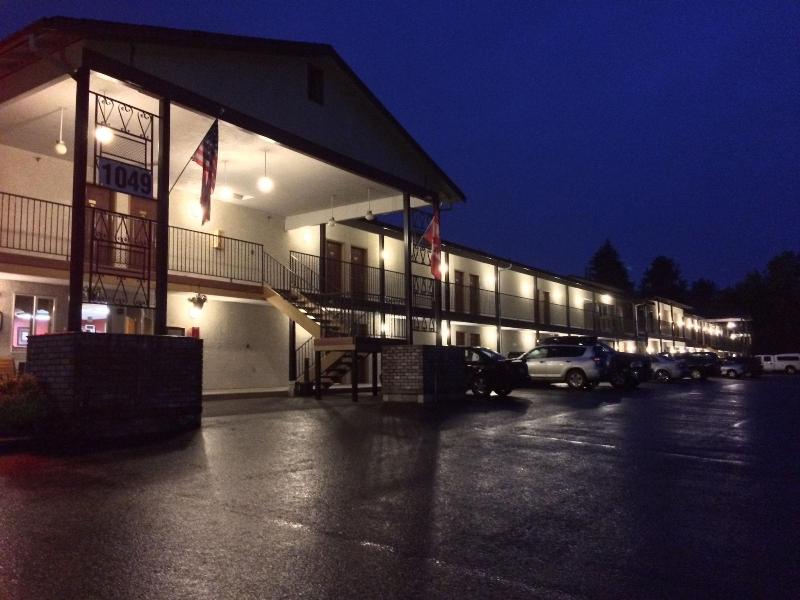 King Oscar Motel image