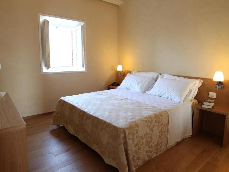 Relais Del Borgo Hotel E Spa image