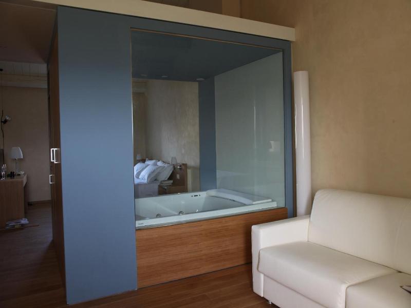 Relais Del Borgo Hotel E Spa image