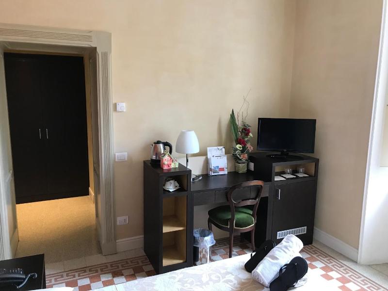 Relais Del Borgo Hotel E Spa image