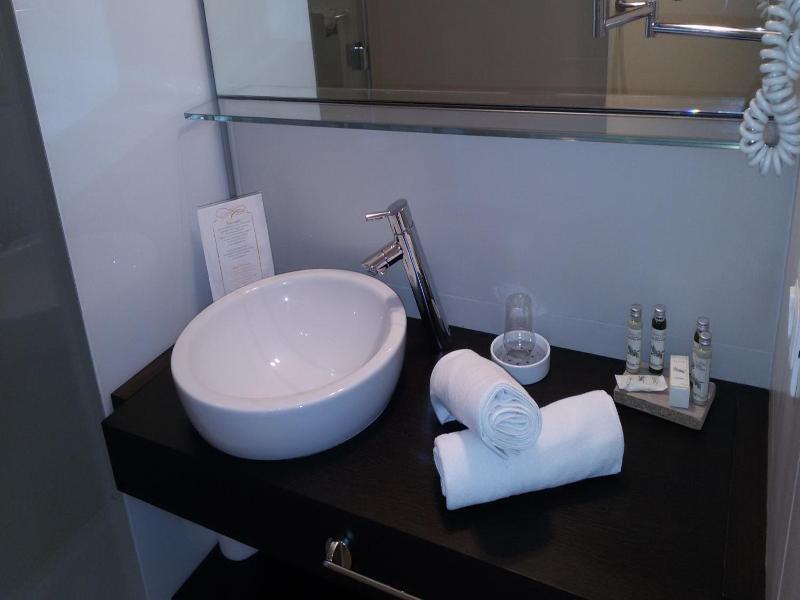 Relais Del Borgo Hotel E Spa image