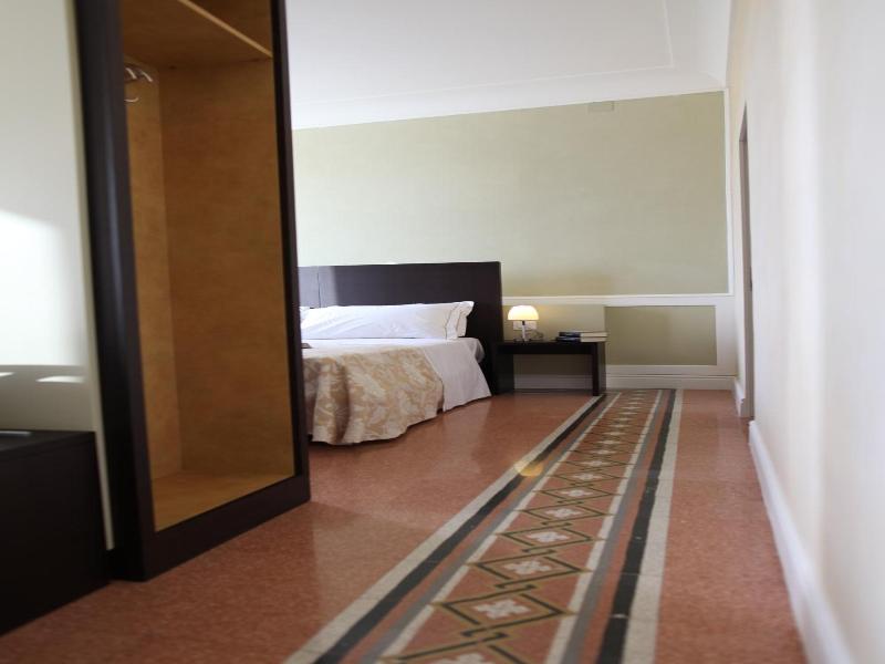 Relais Del Borgo Hotel E Spa image