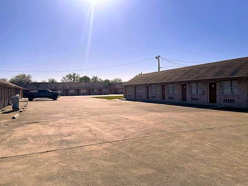Lakeside Inn & Suites — general view