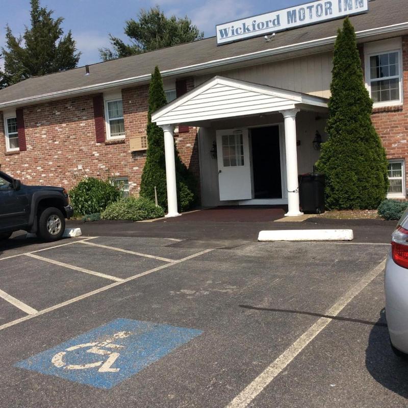 Wickford Motor Inn image