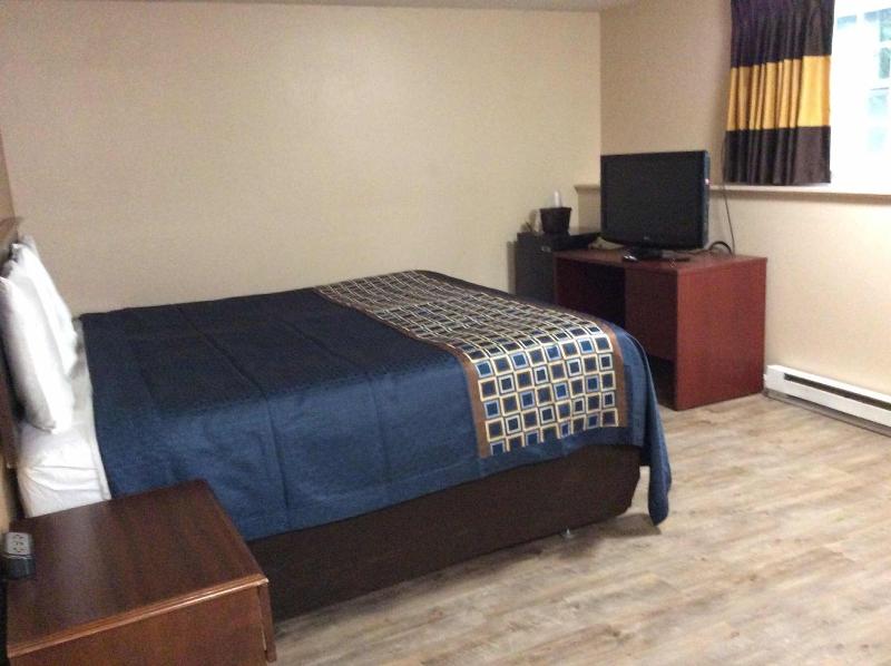 Wickford Motor Inn image