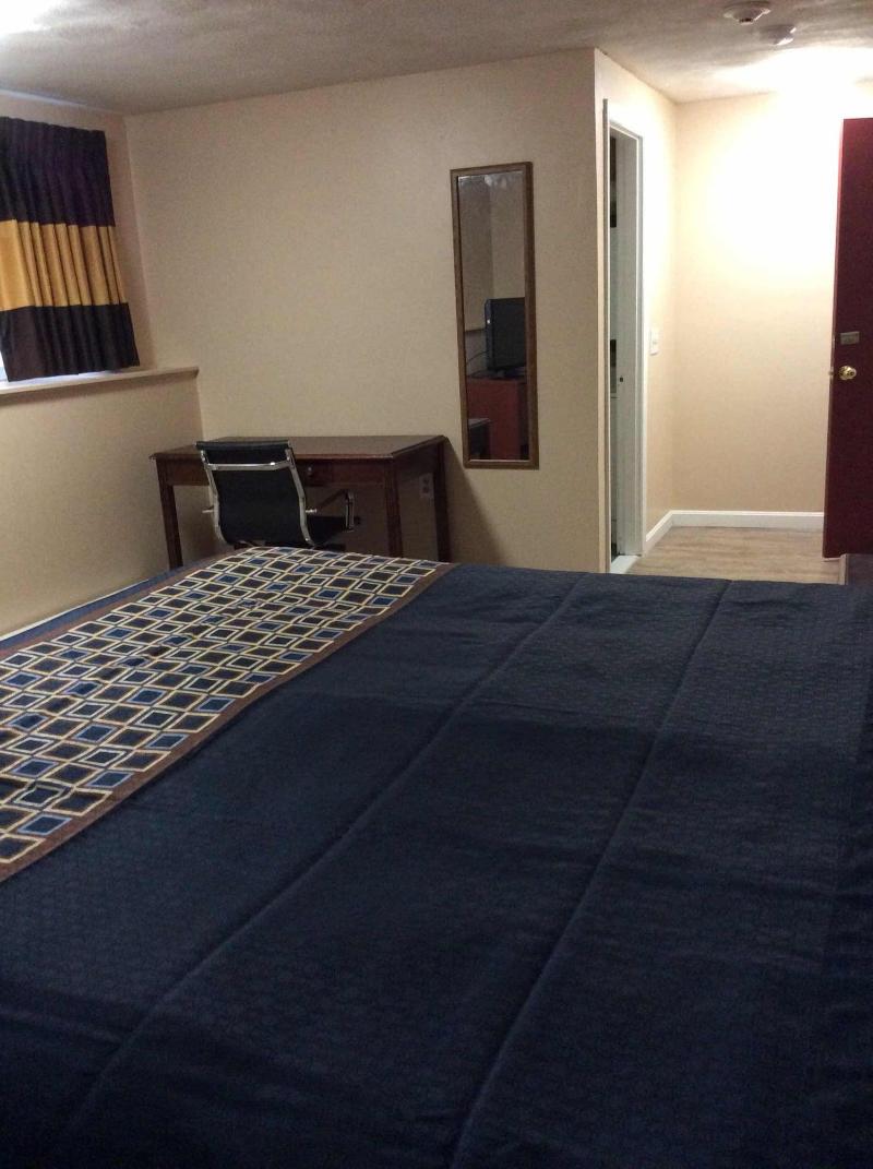 Wickford Motor Inn image