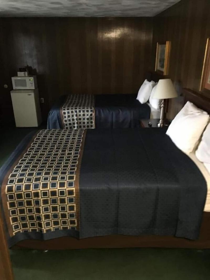 Wickford Motor Inn image