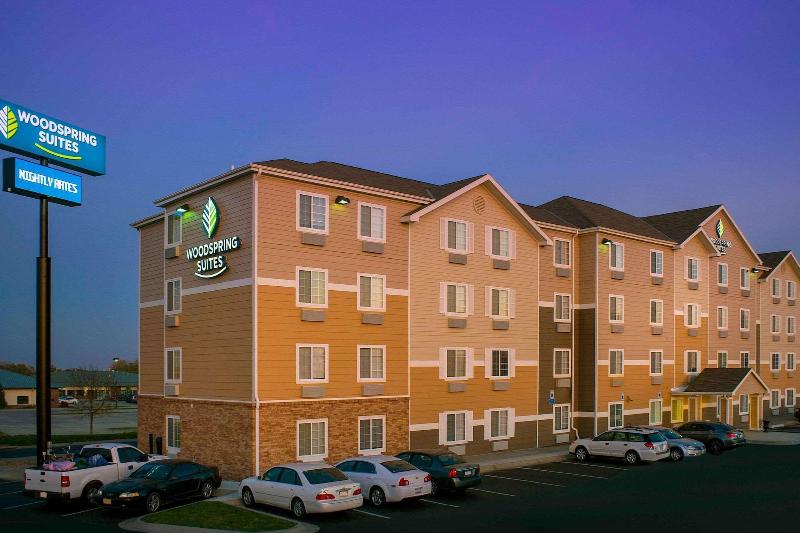 Woodspring Suites Lincoln — general view