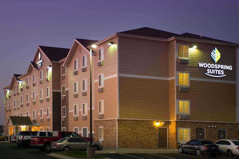 Woodspring Suites Lincoln — general view