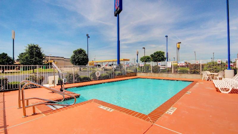 Motel 6 El Reno, OK image