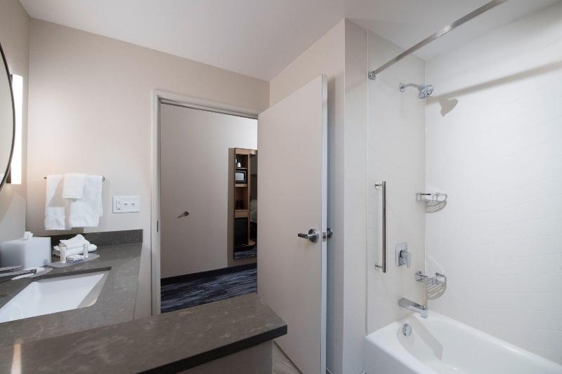 Fairfield Inn & Suites by Marriott Oklahoma City E image
