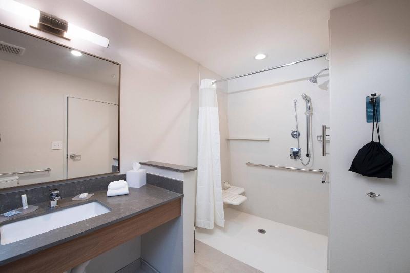 Fairfield Inn & Suites by Marriott Oklahoma City E image