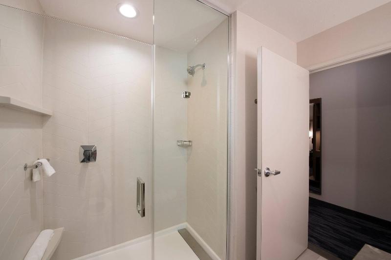 Fairfield Inn & Suites by Marriott Oklahoma City E image