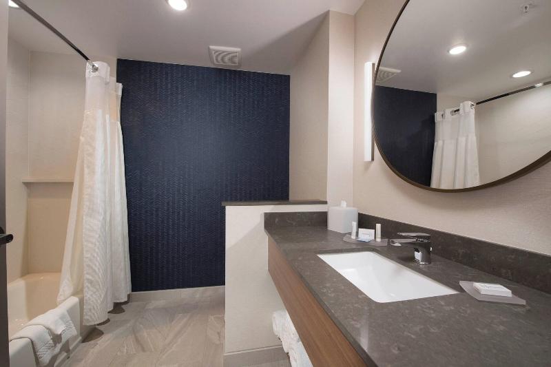 Fairfield Inn & Suites by Marriott Oklahoma City E image
