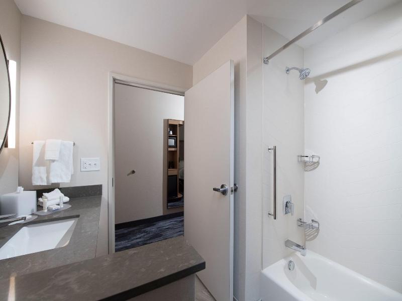 Fairfield Inn & Suites by Marriott Oklahoma City E image