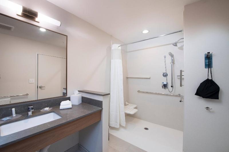 Fairfield Inn & Suites by Marriott Oklahoma City E image
