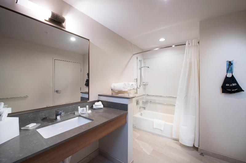 Fairfield Inn & Suites by Marriott Oklahoma City E image
