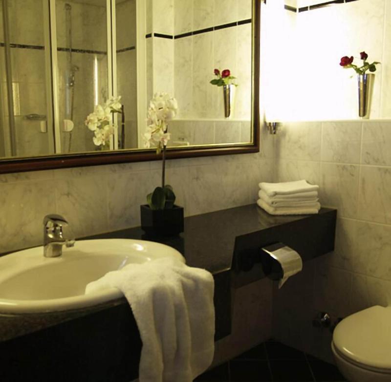 Hotel Exquisit image
