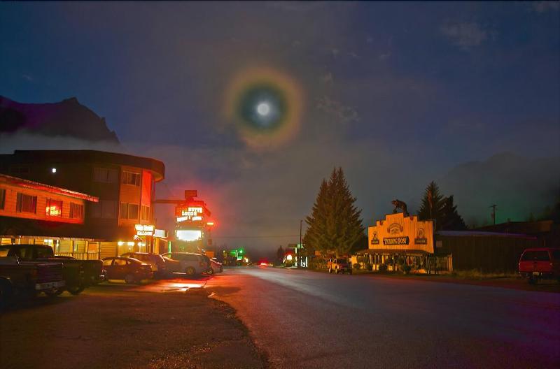 Soda Butte Lodge image