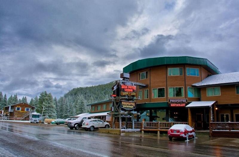 Soda Butte Lodge image