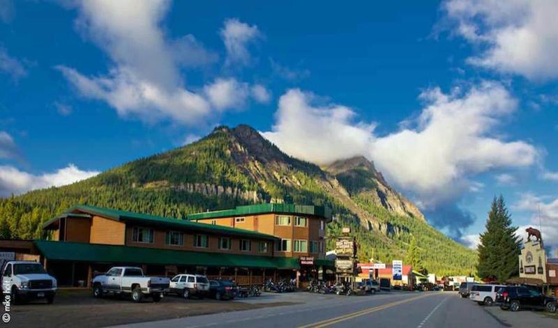 Soda Butte Lodge image