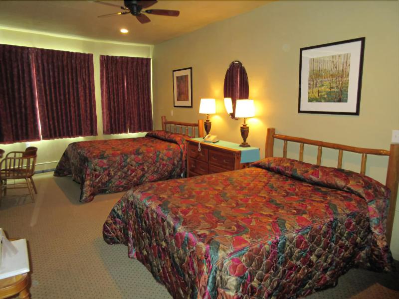Soda Butte Lodge image