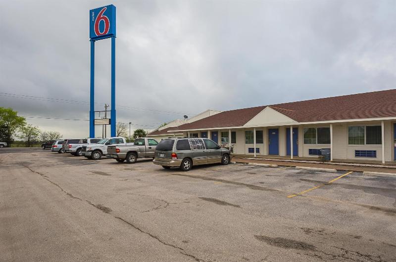 Motel 6 Madisonville, TX — general view