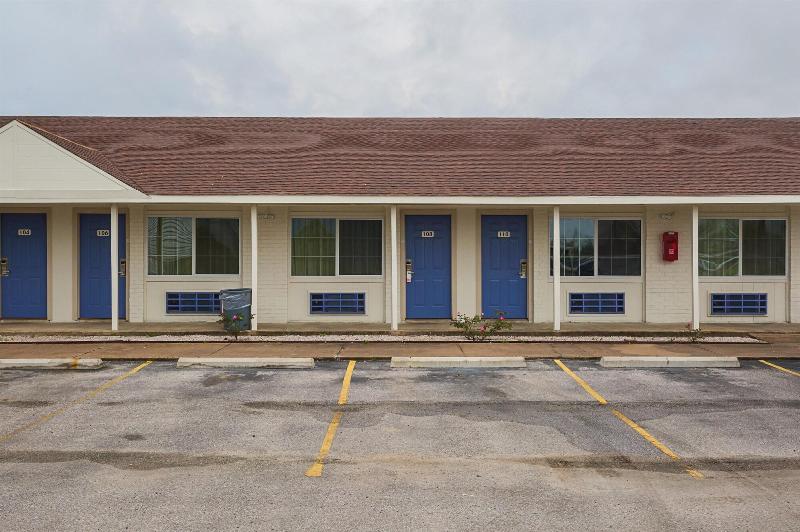 Motel 6 Madisonville, TX — general view