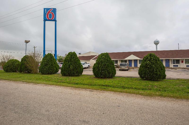 Motel 6 Madisonville, TX — general view