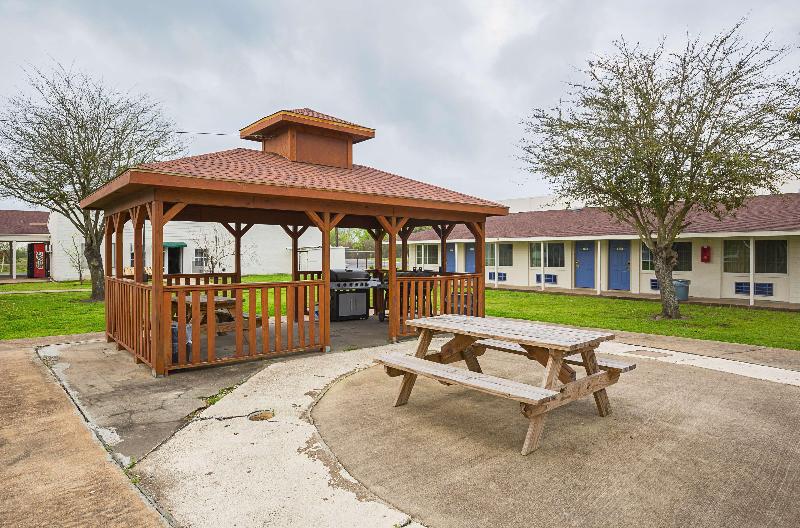 Motel 6 Madisonville, TX — general view