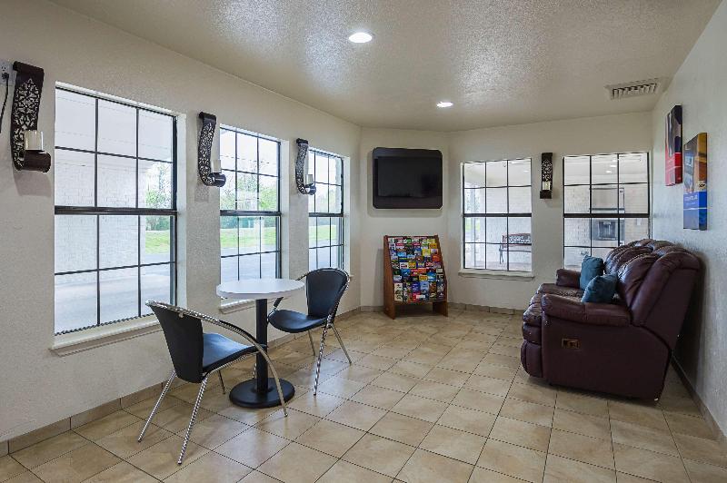 Motel 6 Madisonville, TX