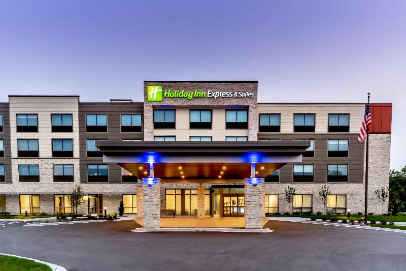 Holiday Inn Express & Suites Milwaukee West Allis