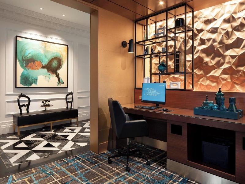 Courtyard by Marriott San Francisco Downtown/Van N image