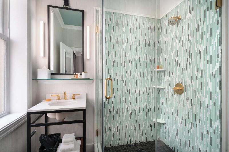Courtyard by Marriott San Francisco Downtown/Van N image