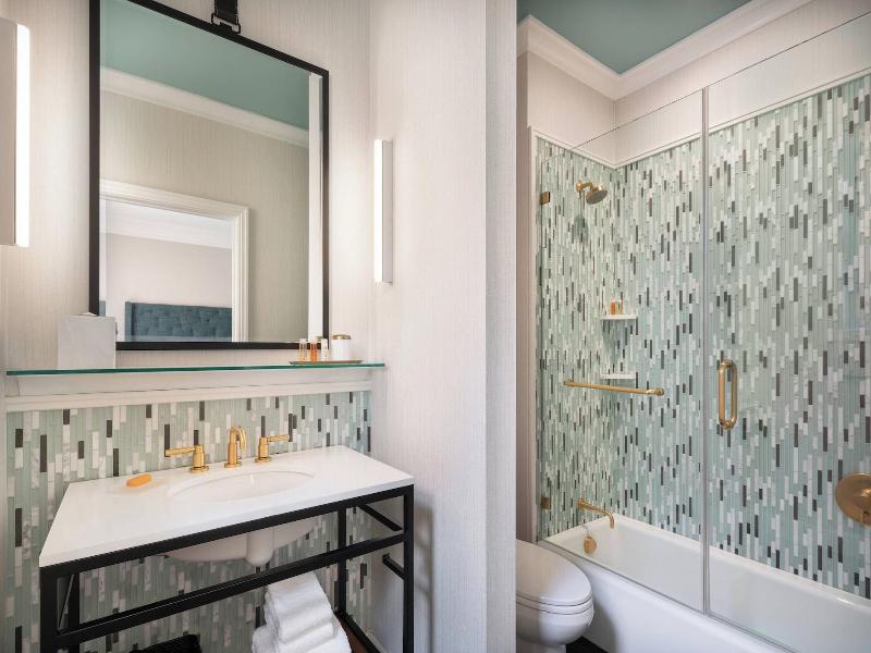 Courtyard by Marriott San Francisco Downtown/Van N image