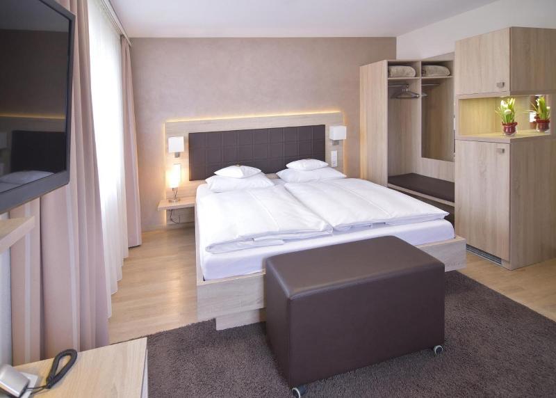 Hotel - Restaurant Hirsch image