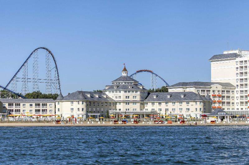 Cedar Point's Hotel Breakers image