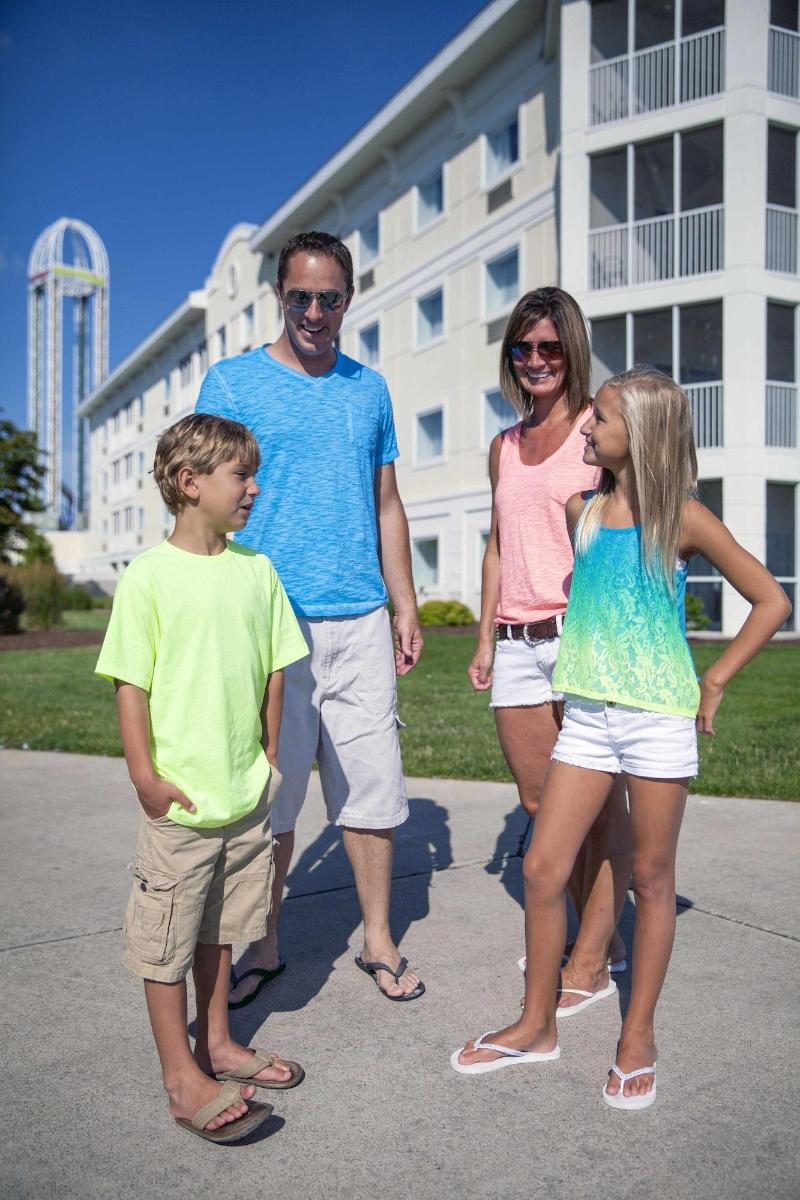 Cedar Point's Hotel Breakers image