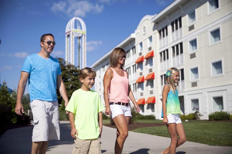 Cedar Point's Hotel Breakers image