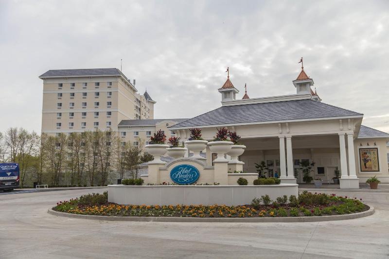 Cedar Point's Hotel Breakers image