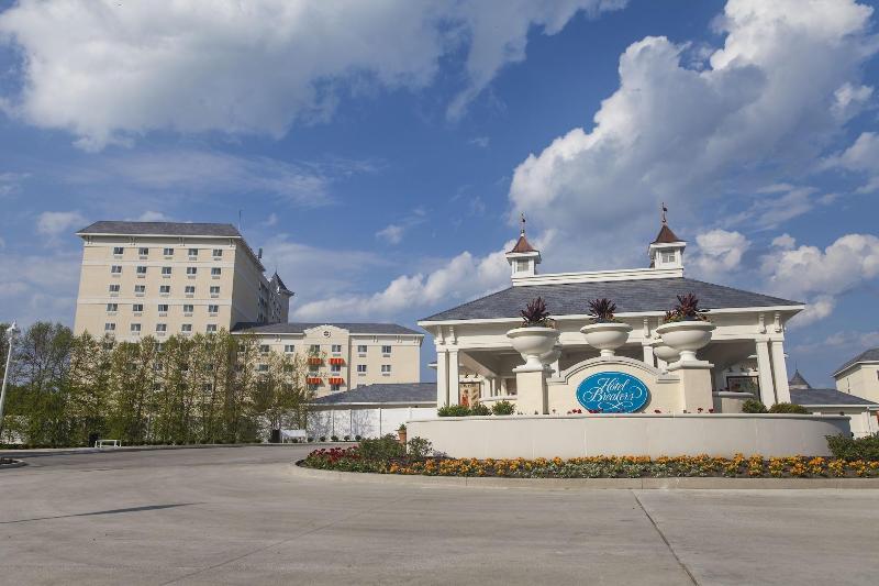 Cedar Point's Hotel Breakers image